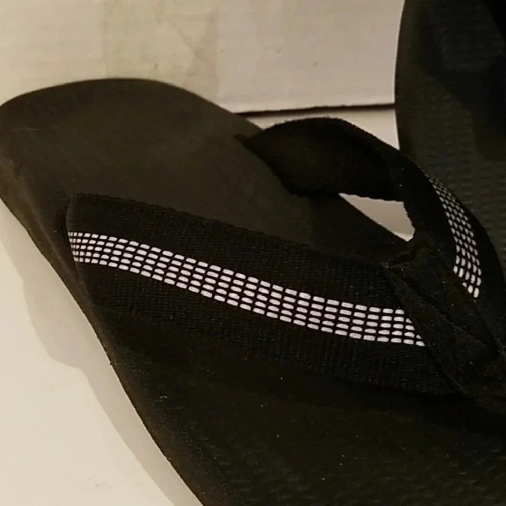 MEN'S‎ EDDIE BAUER FLIP FLOPS/SANDALS (sz 10)